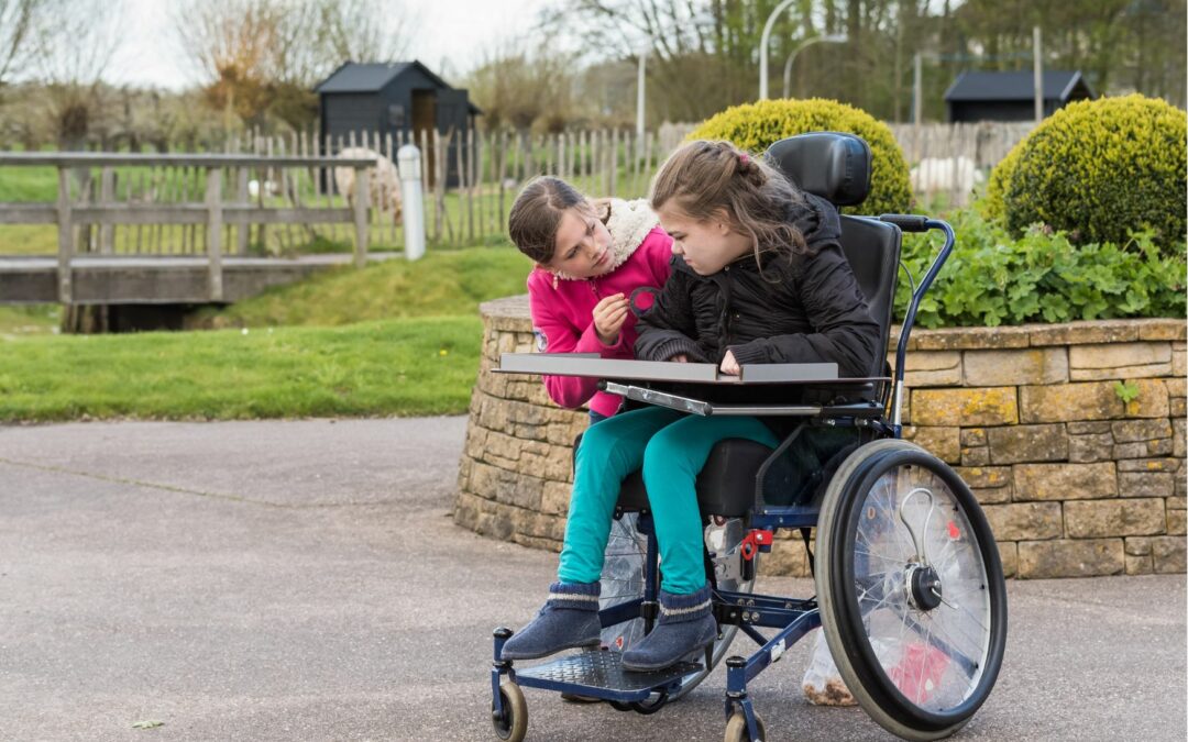 fille en situation de handicap triste