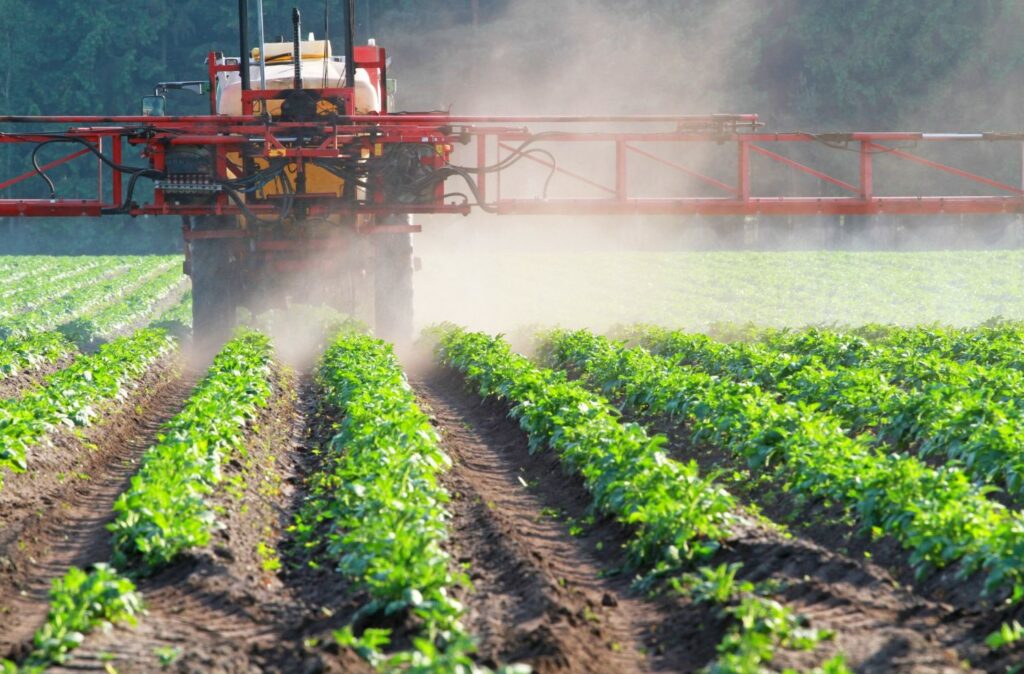 pesticides sur champ