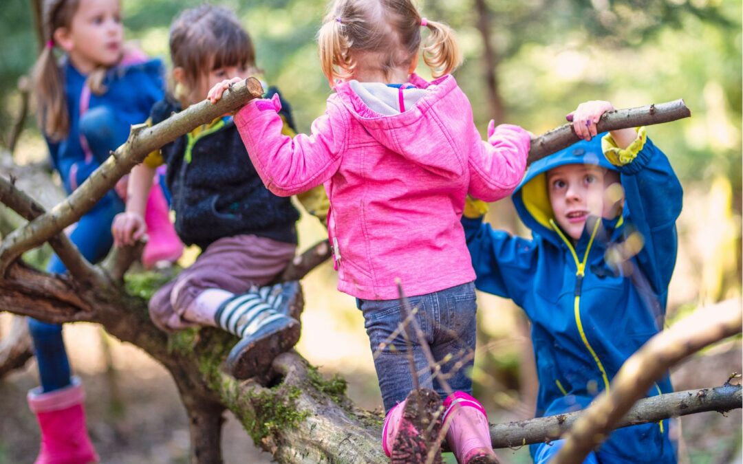 enfants qui jouent dehors