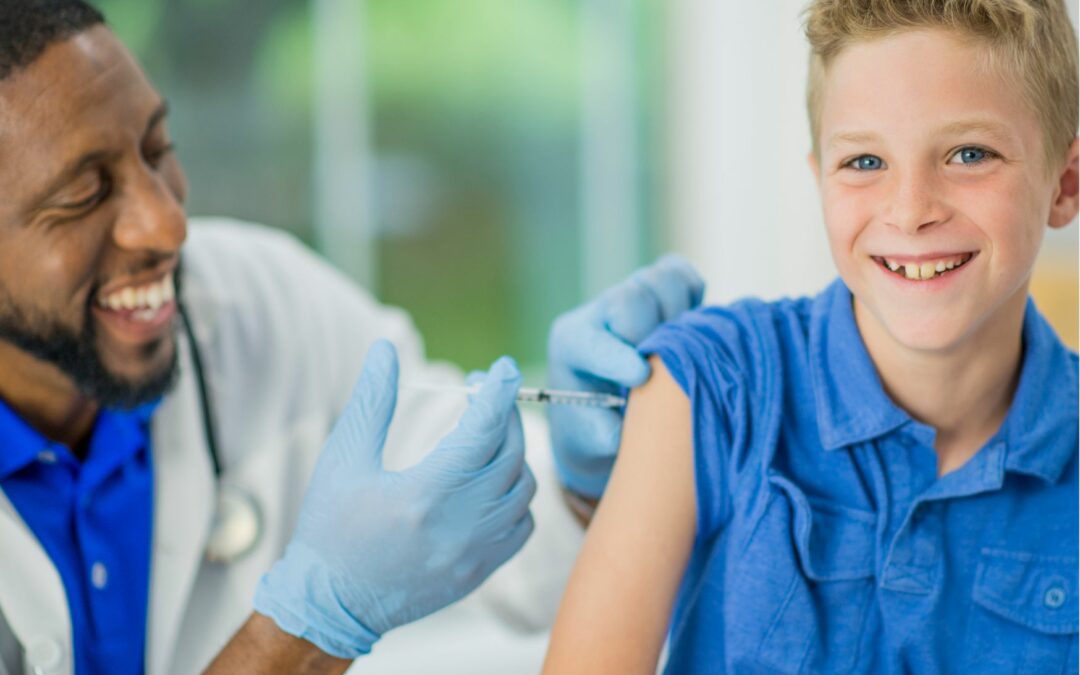 Un enfant reçoit le vaccin