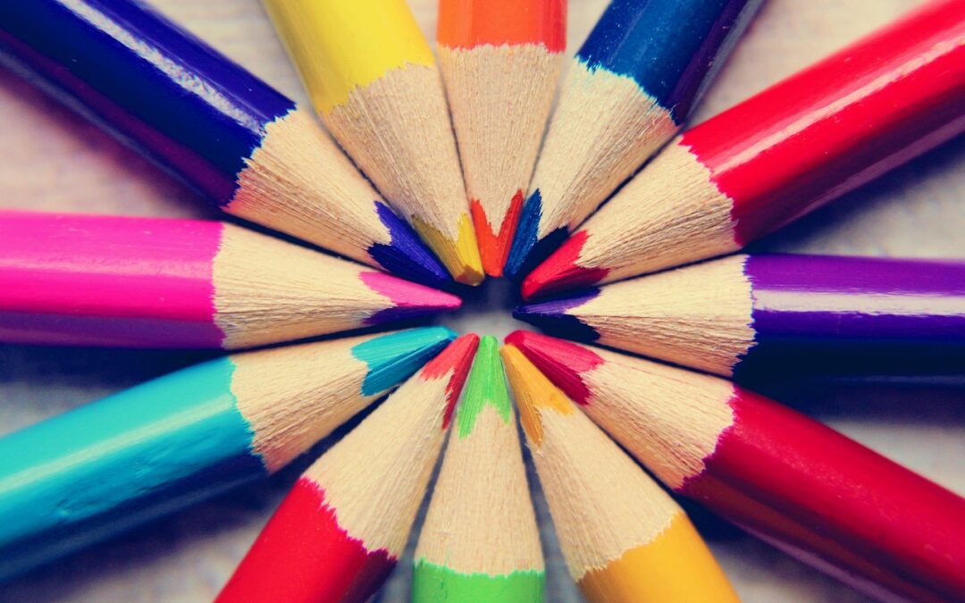 Colloque sur l'école inclusive : illustration : crayons de couleurs disposés en cercle